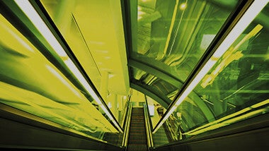 banner escadas rolantes verdes - emprego engenharia & operações